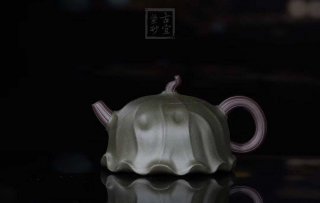 《荷葉》宜興名家紫砂壺工藝美術(shù)師手工民國綠,紫泥功夫茶具茶壺家用 《荷葉》宜興名家紫砂壺工藝美術(shù)師手工民國綠,紫泥功夫茶具茶壺家用